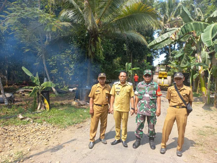 PENGASPALAN JALAN JAMBE DESA PAGUBUGAN
